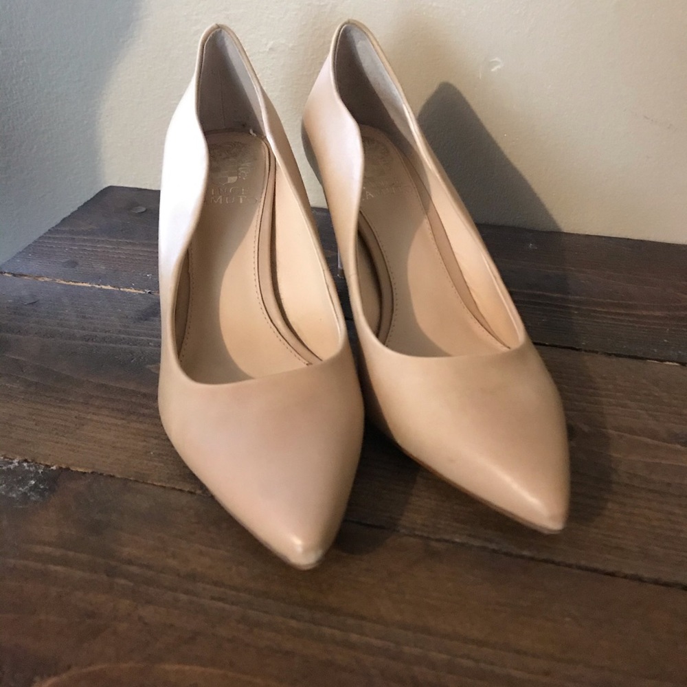 Vince Camuto scallop nude pump